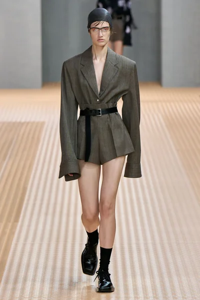 Look 10